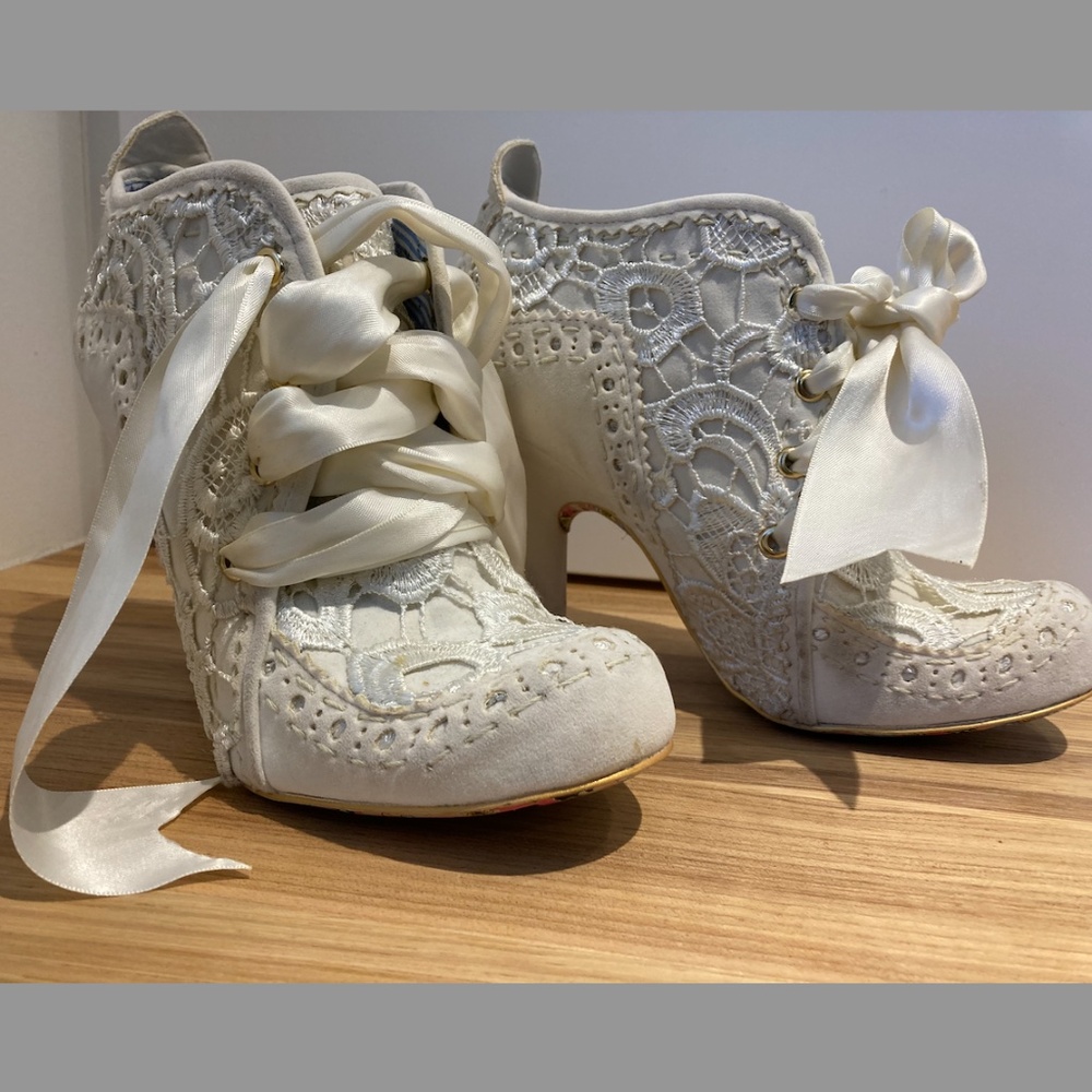 Unique high heeled bootie